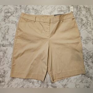 TALBOTS Perfect Short 10.5 Classic flat-front silhouette Bermudan Style!